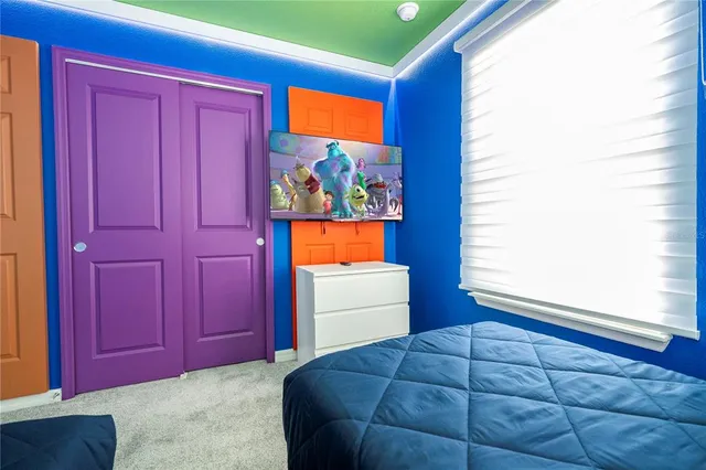 a room with lots of tables and chairs