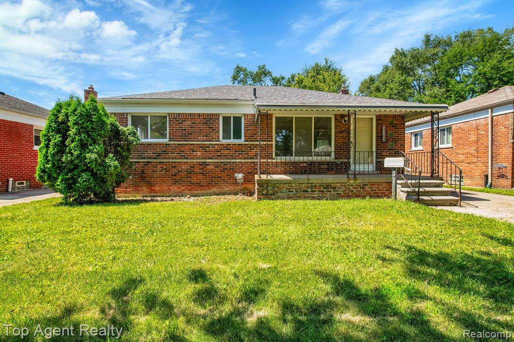 23303 Teppert Avenue Eastpointe, MI 48021 - Photo 2 of 32
