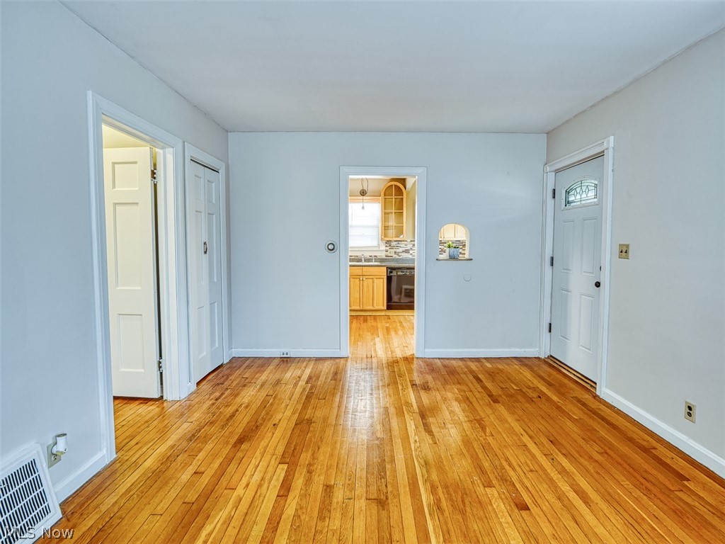 12829 North Road Cleveland, OH 44111 - Photo 6 of 34 Gallery Image 6