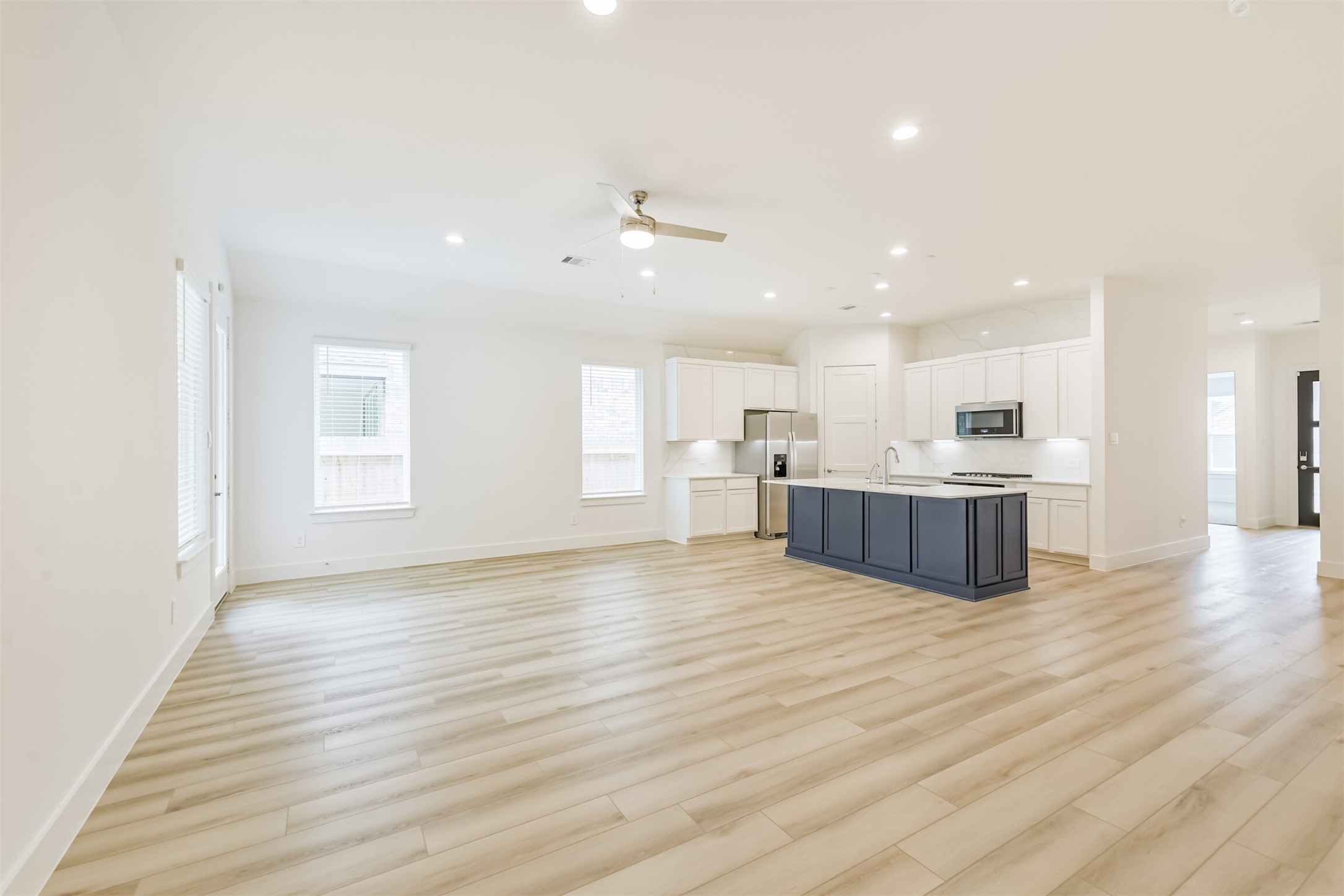 218 Springfield Terrace Drive Conroe, TX 77304 - Photo 17 of 39
