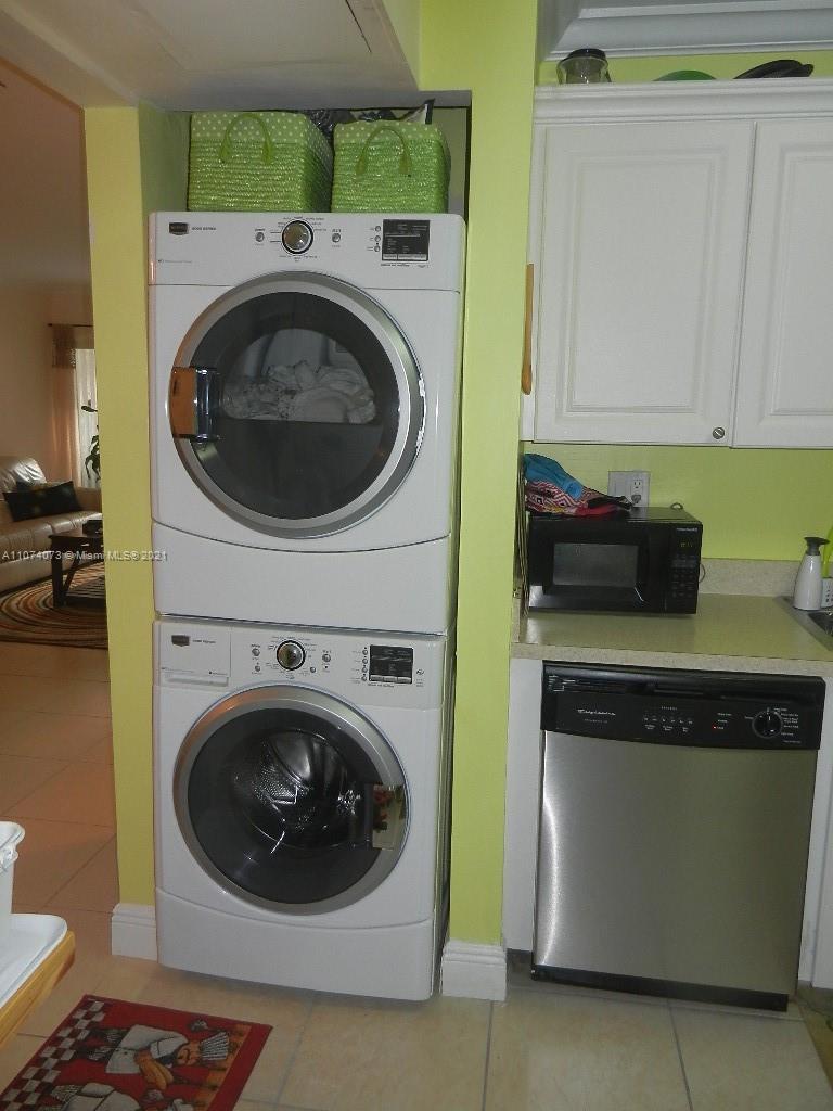 721 North Pine Island Road, Unit 112 Plantation, FL 33324 - Photo 12 of 27 a kitchen with a washer and dryer