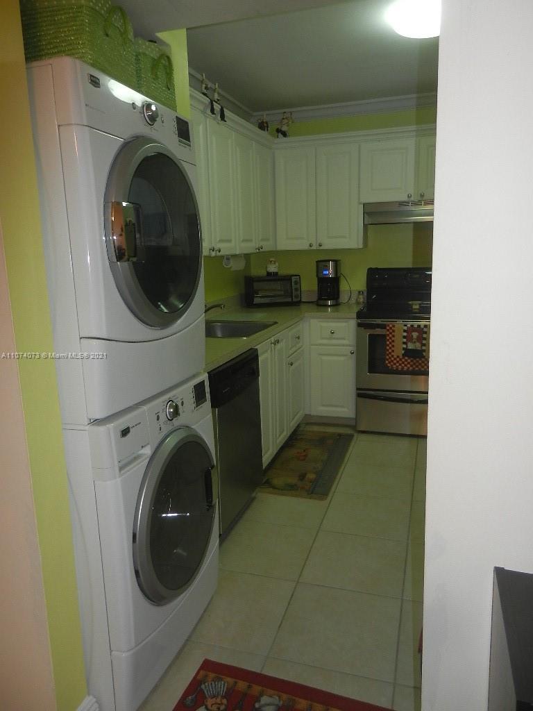 721 North Pine Island Road, Unit 112 Plantation, FL 33324 - Photo 13 of 27 a utility room with dryer and washer