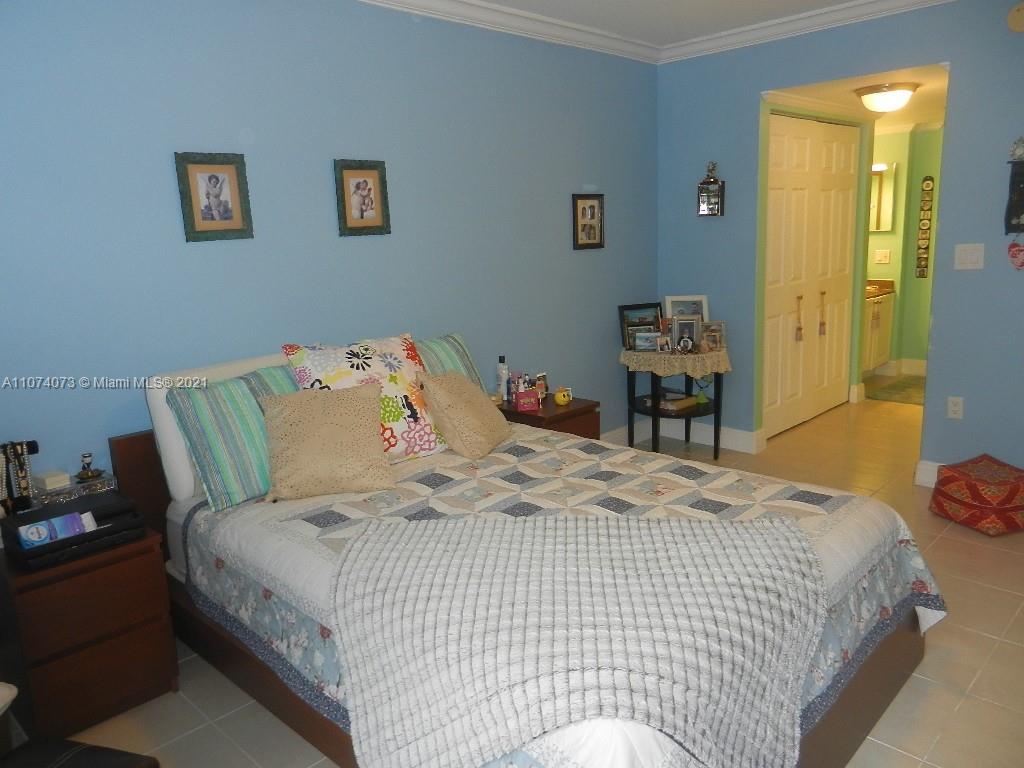 721 North Pine Island Road, Unit 112 Plantation, FL 33324 - Photo 21 of 27 a bedroom with a bed and a couch