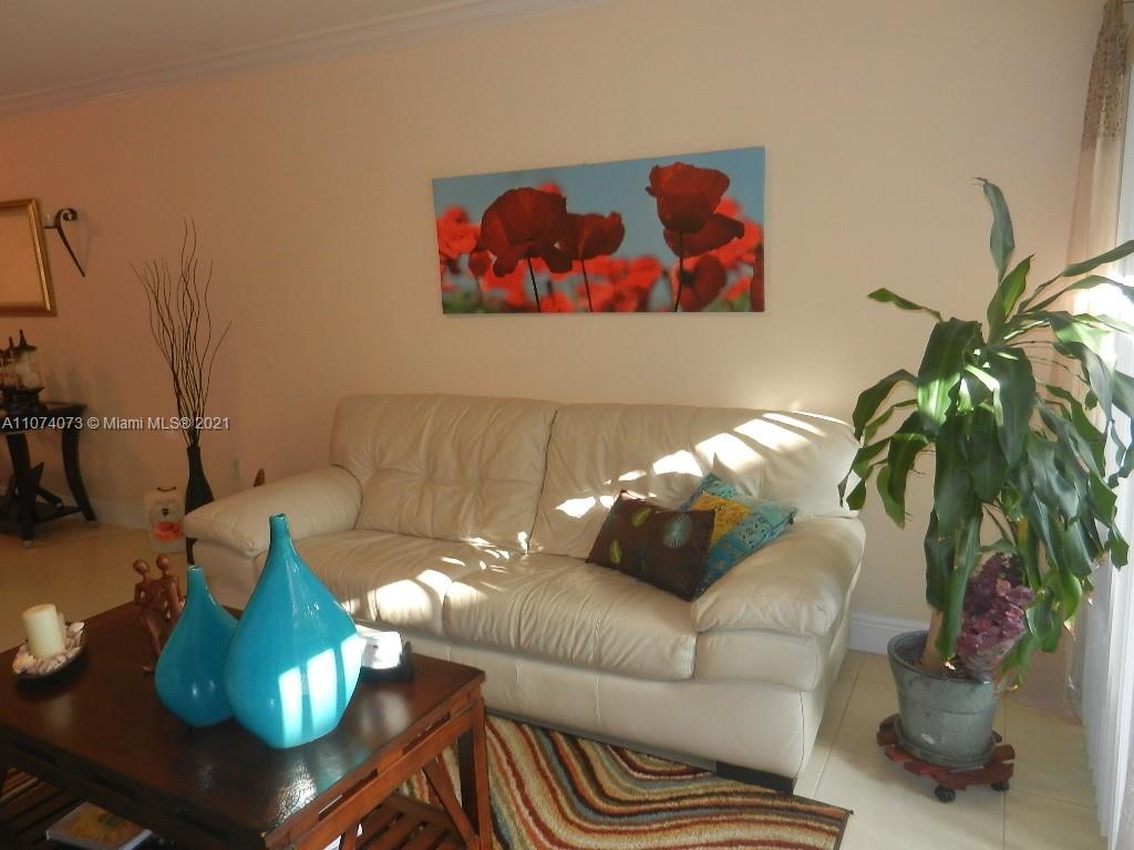 721 North Pine Island Road, Unit 112 Plantation, FL 33324 - Photo 5 of 27 a living room with furniture and a potted plant