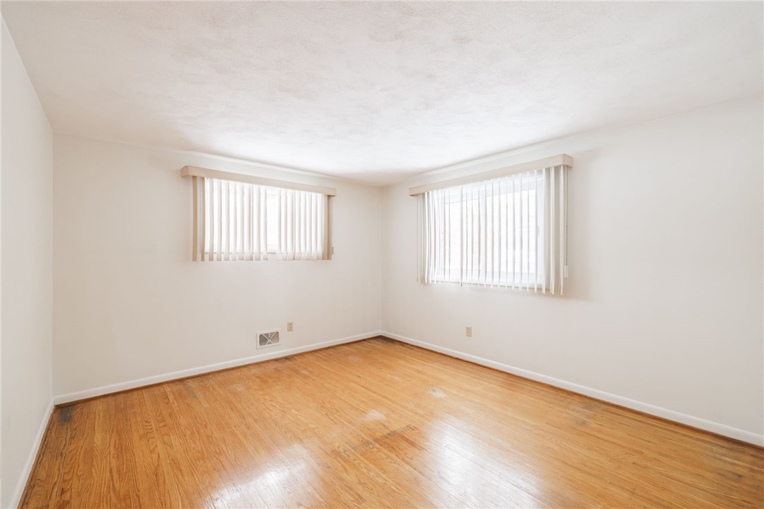 254 Parkview Drive Rochester, NY 14625 - Photo 14 of 36