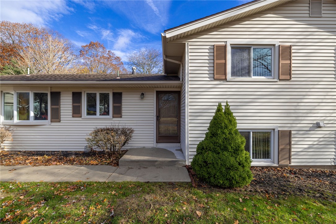 254 Parkview Drive Rochester, NY 14625 - Photo 3 of 36