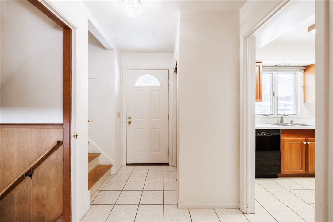 254 Parkview Drive Rochester, NY 14625 - Photo 4 of 36