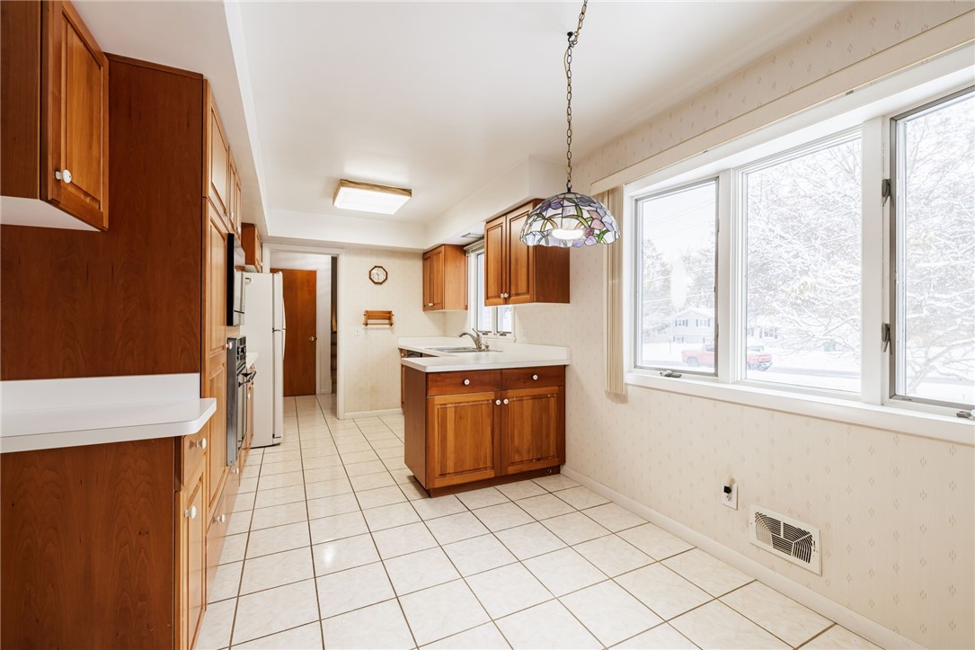 254 Parkview Drive Rochester, NY 14625 - Photo 7 of 36