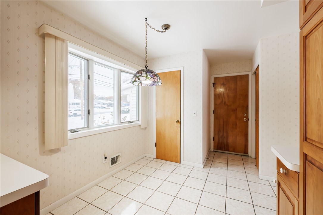 254 Parkview Drive Rochester, NY 14625 - Photo 8 of 36