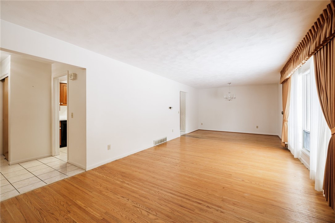 254 Parkview Drive Rochester, NY 14625 - Photo 9 of 36