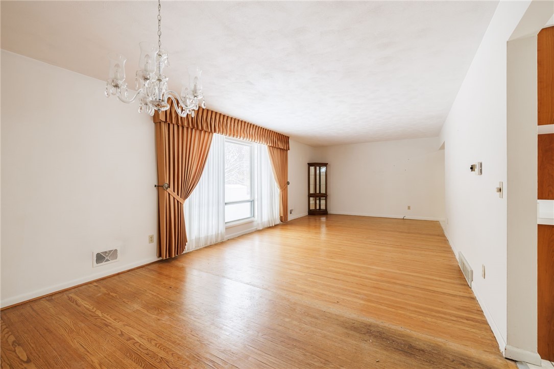 254 Parkview Drive Rochester, NY 14625 - Photo 10 of 36