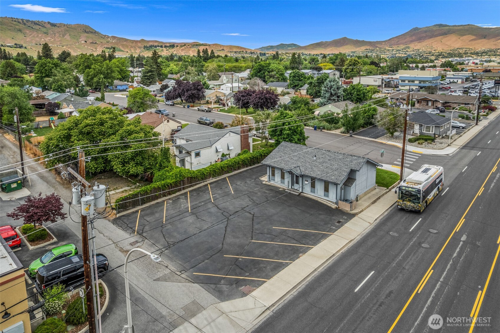 710 North Miller Street Wenatchee, WA 98801 - Photo 3 of 33 a view of a balcony with an outdoor seating