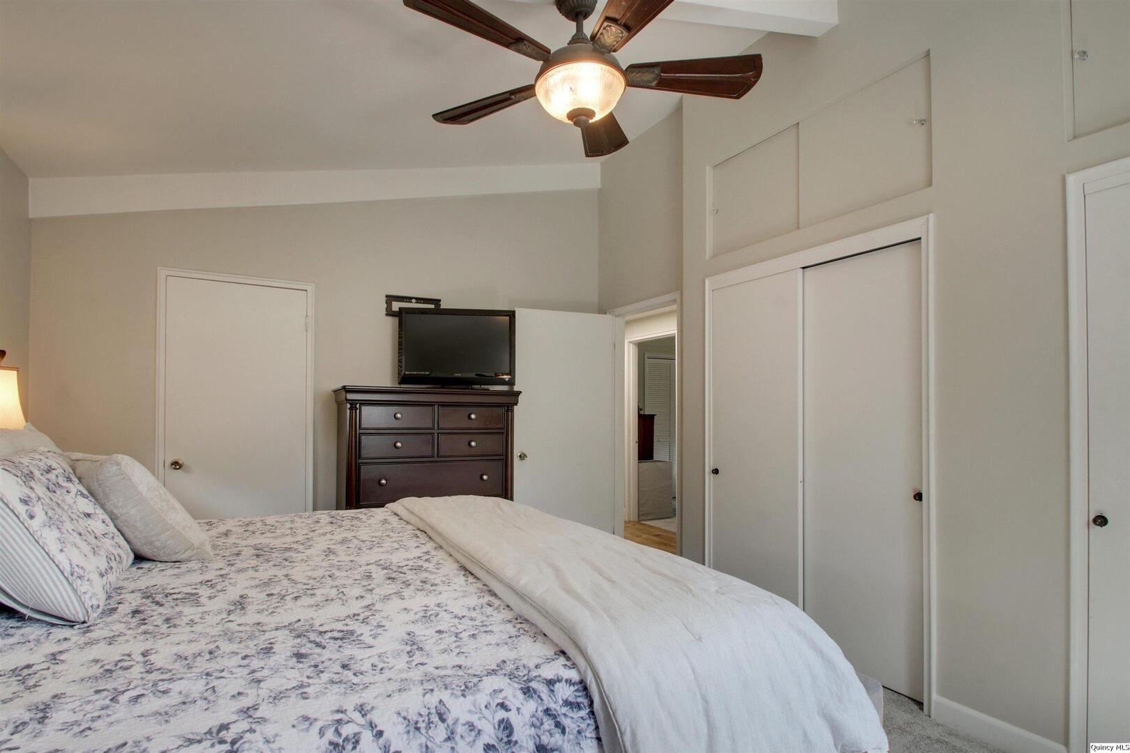 722 Ridgewood Drive Quincy, IL 62301 - Photo 17 of 23 Gallery Image 17