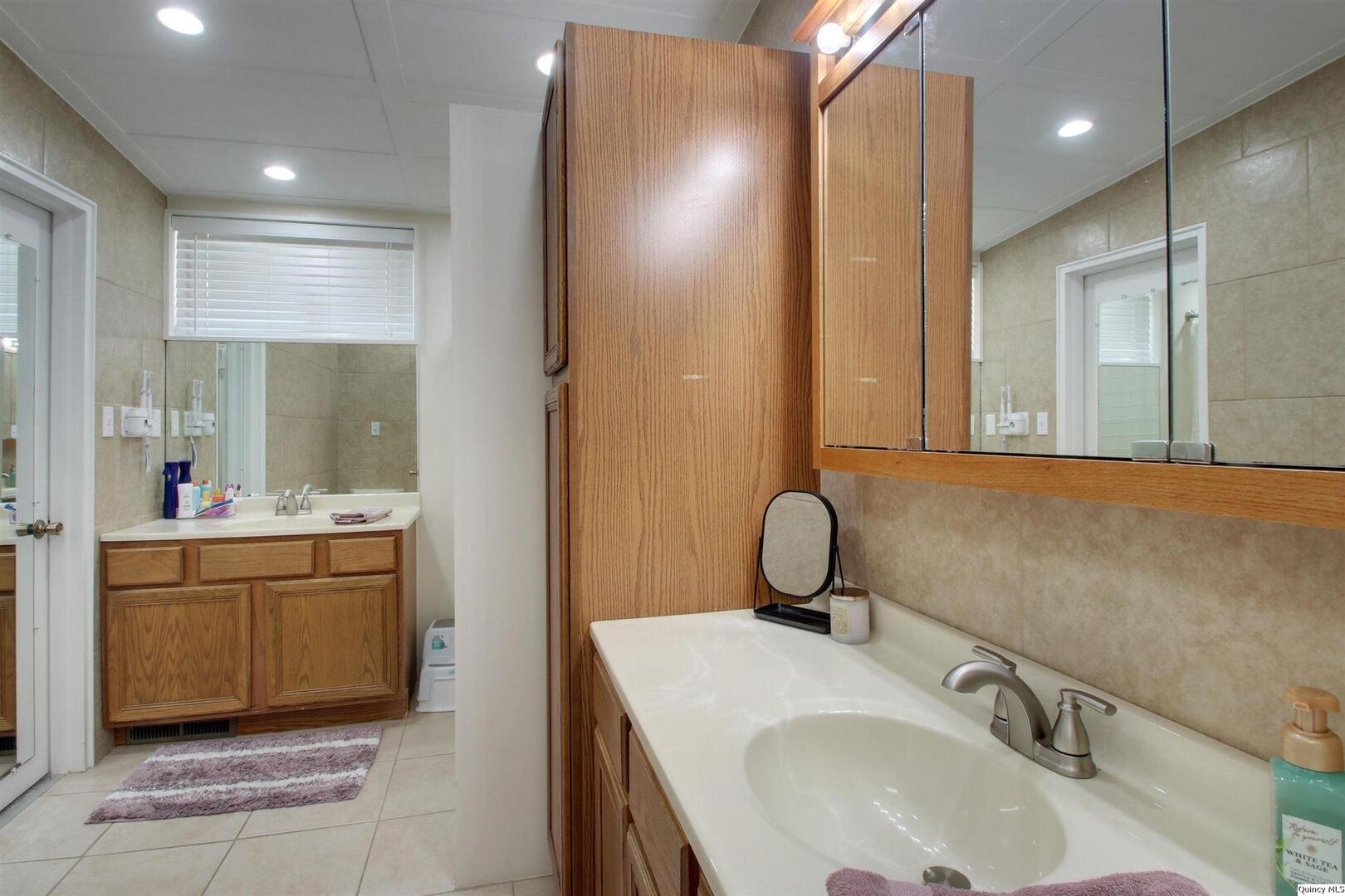 722 Ridgewood Drive Quincy, IL 62301 - Photo 20 of 23 Gallery Image 20