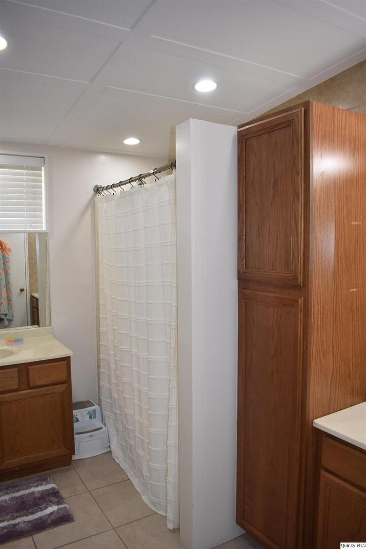 722 Ridgewood Drive Quincy, IL 62301 - Photo 22 of 23 Gallery Image 22