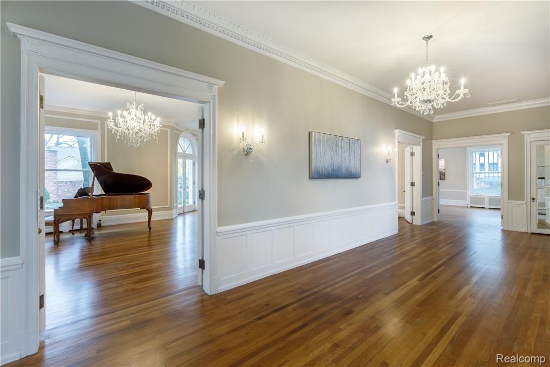285 Washington Road Grosse Pointe, MI 48230 - Photo 40 of 81 285-Washington---Interior-029.jpg
