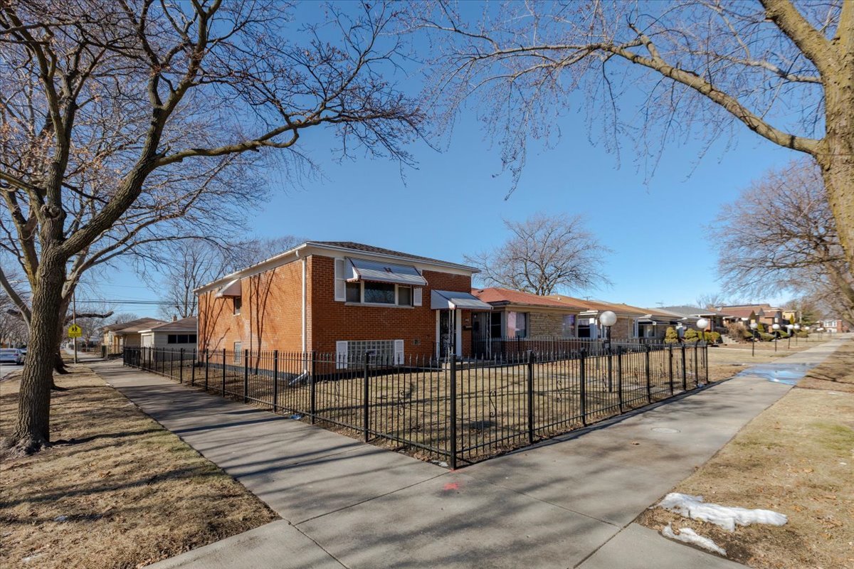 11558 South Elizabeth Street Chicago, IL 60643 - Photo 2 of 31