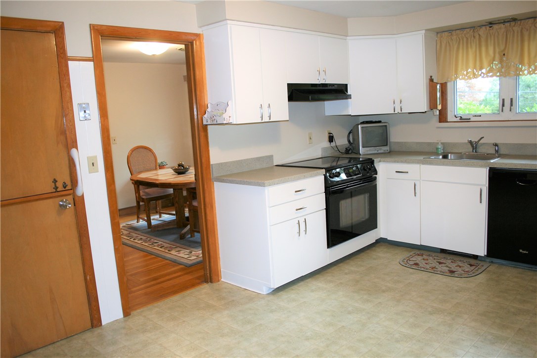 64 Chatham Road Cranston, RI 02920 - Photo 11 of 35
