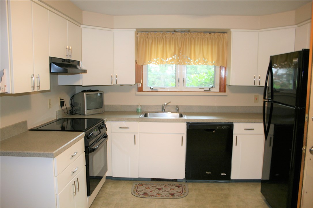 64 Chatham Road Cranston, RI 02920 - Photo 9 of 35