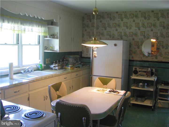 1515 Robin Road Coatesville, PA 19320 - Photo 11 of 19 Kitchen