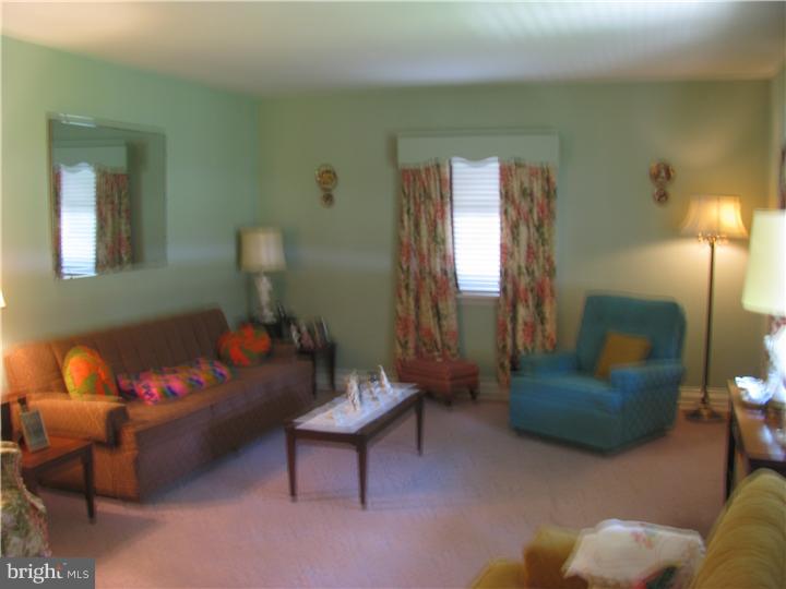 1515 Robin Road Coatesville, PA 19320 - Photo 6 of 19 Living Room