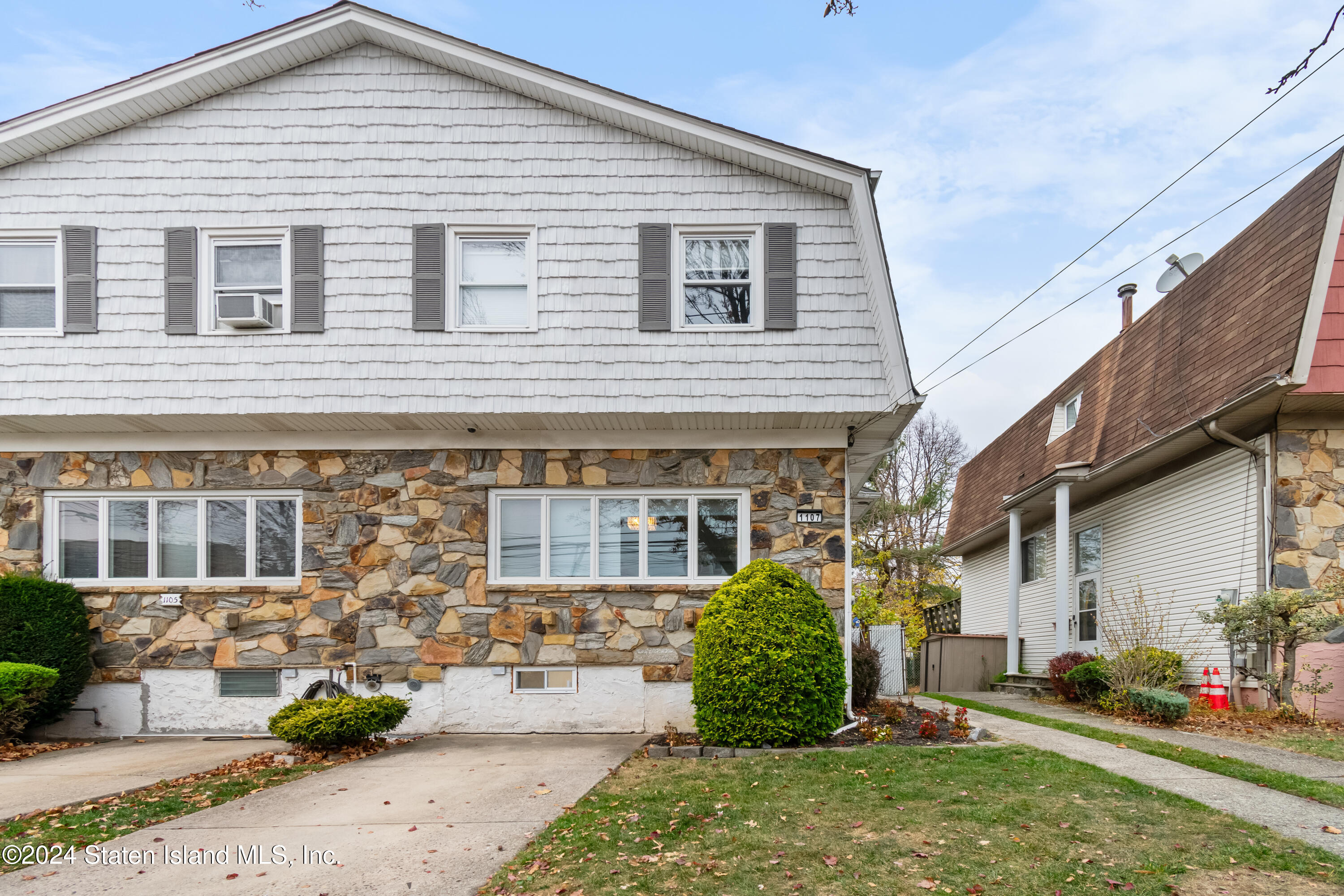 1107 Willowbrook Road Staten Island, NY 10314 - Photo 2 of 29 DSC_2859