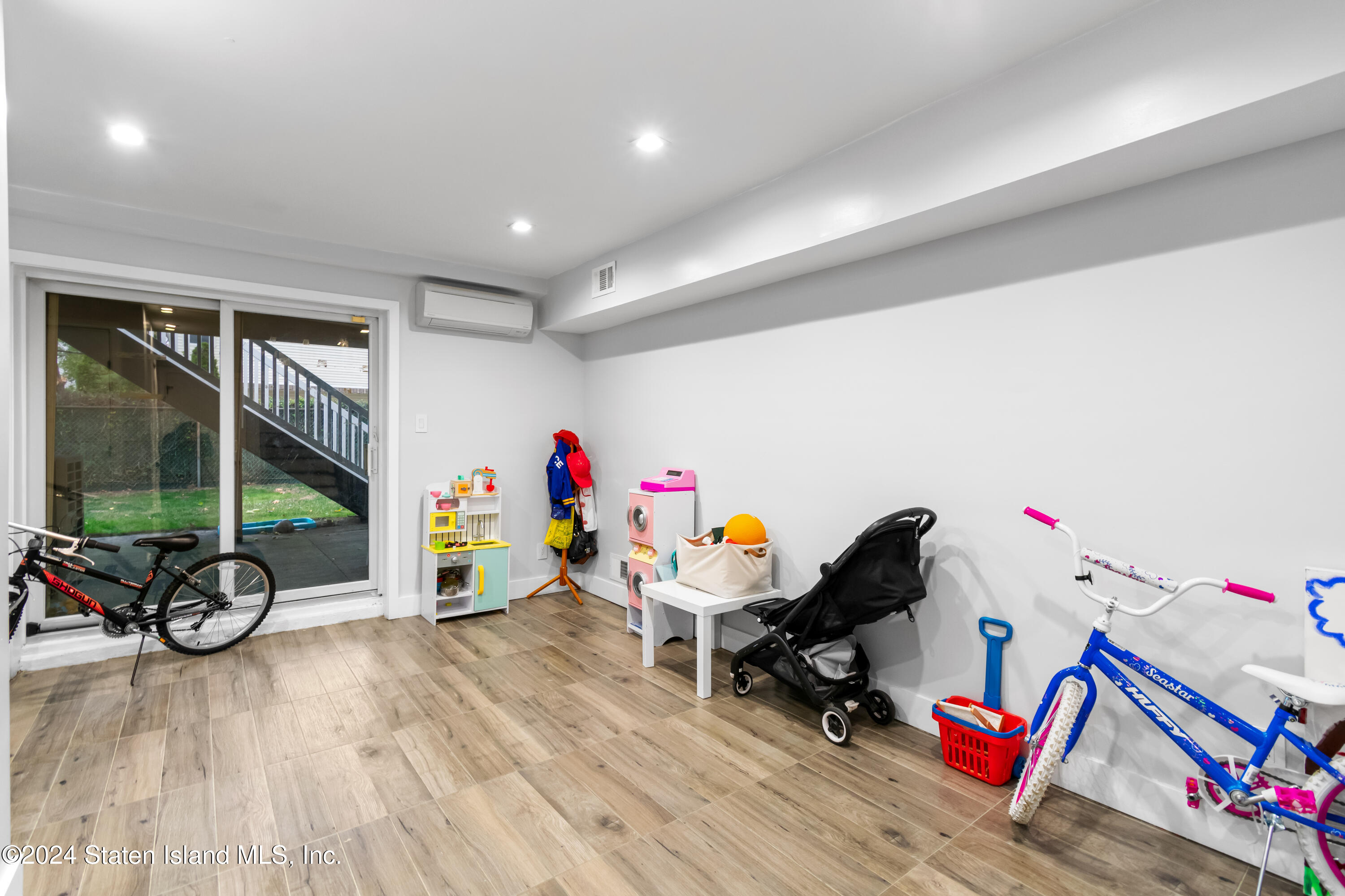 1107 Willowbrook Road Staten Island, NY 10314 - Photo 21 of 29 DSC_2918