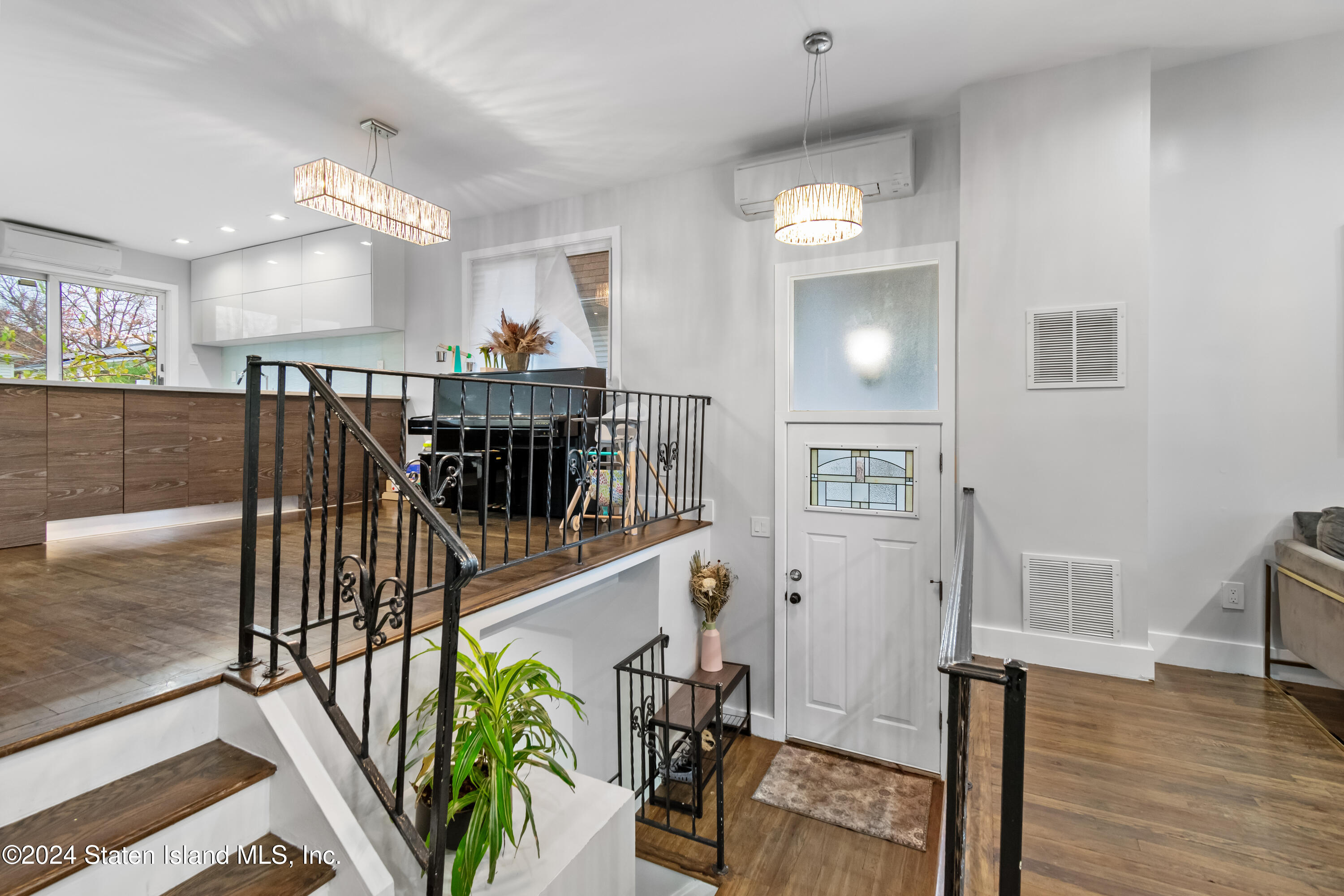 1107 Willowbrook Road Staten Island, NY 10314 - Photo 6 of 29 DSC_2879