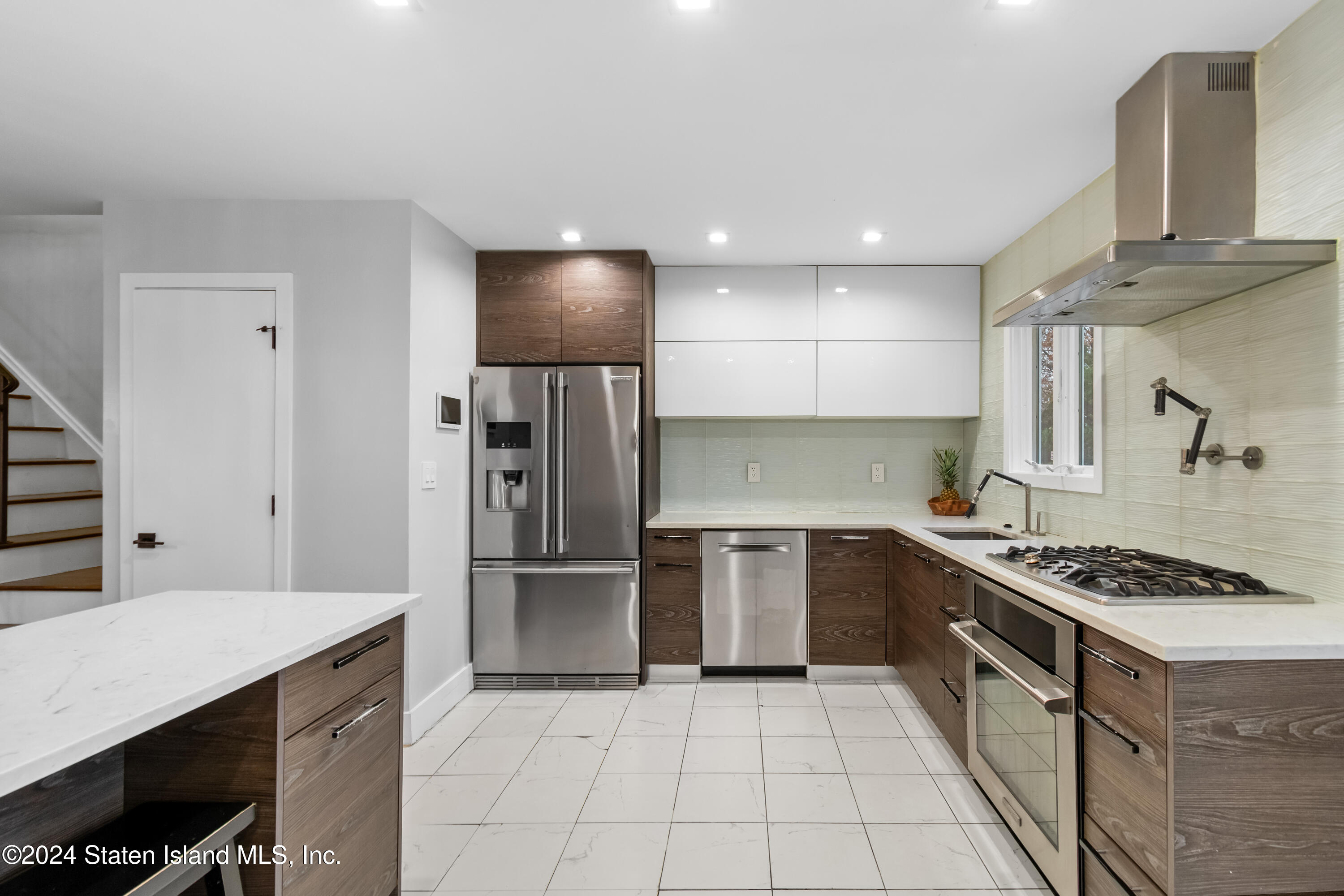 1107 Willowbrook Road Staten Island, NY 10314 - Photo 10 of 29 DSC_2890