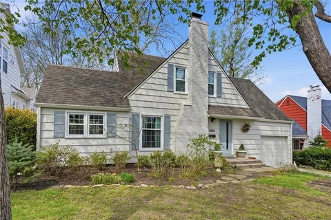 $479,000 | 6800 Granada Road, Prairie Village, KS 66208