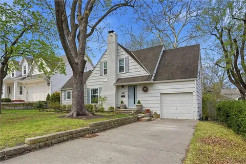 $479,000 | 6800 Granada Road, Prairie Village, KS 66208