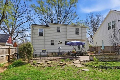 $479,000 | 6800 Granada Road, Prairie Village, KS 66208