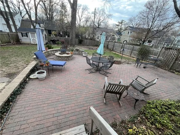 $479,000 | 6800 Granada Road, Prairie Village, KS 66208