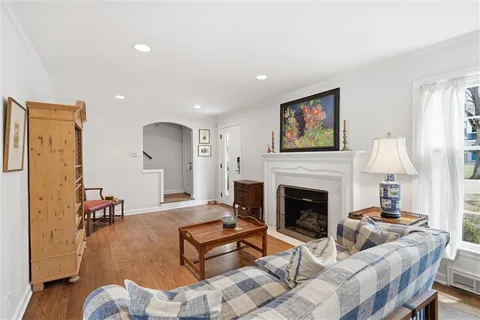 $479,000 | 6800 Granada Road, Prairie Village, KS 66208