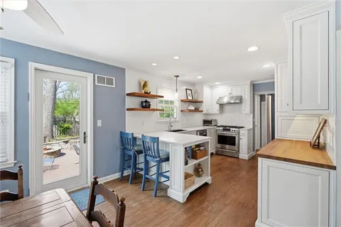 $479,000 | 6800 Granada Road, Prairie Village, KS 66208