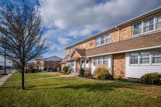 $192,000 | 5523 Wellington Avenue, Unit M8, Ventnor City, NJ 08406