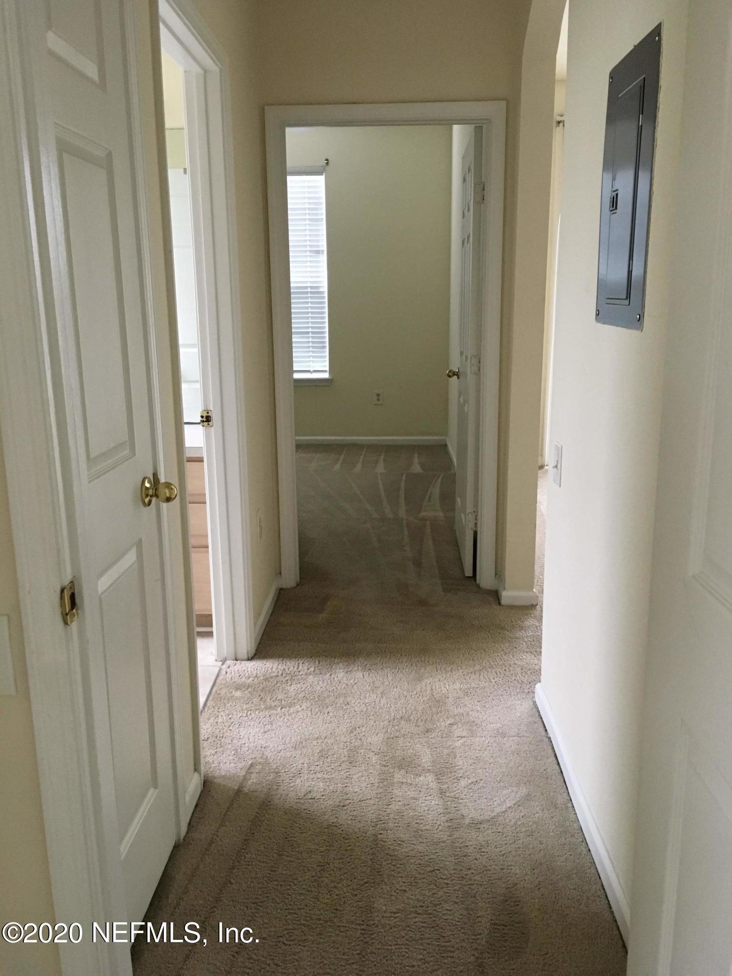 10550 Baymeadows Road, Unit 806 Jacksonville, FL 32256 - Photo 16 of 30 a view of a bathroom