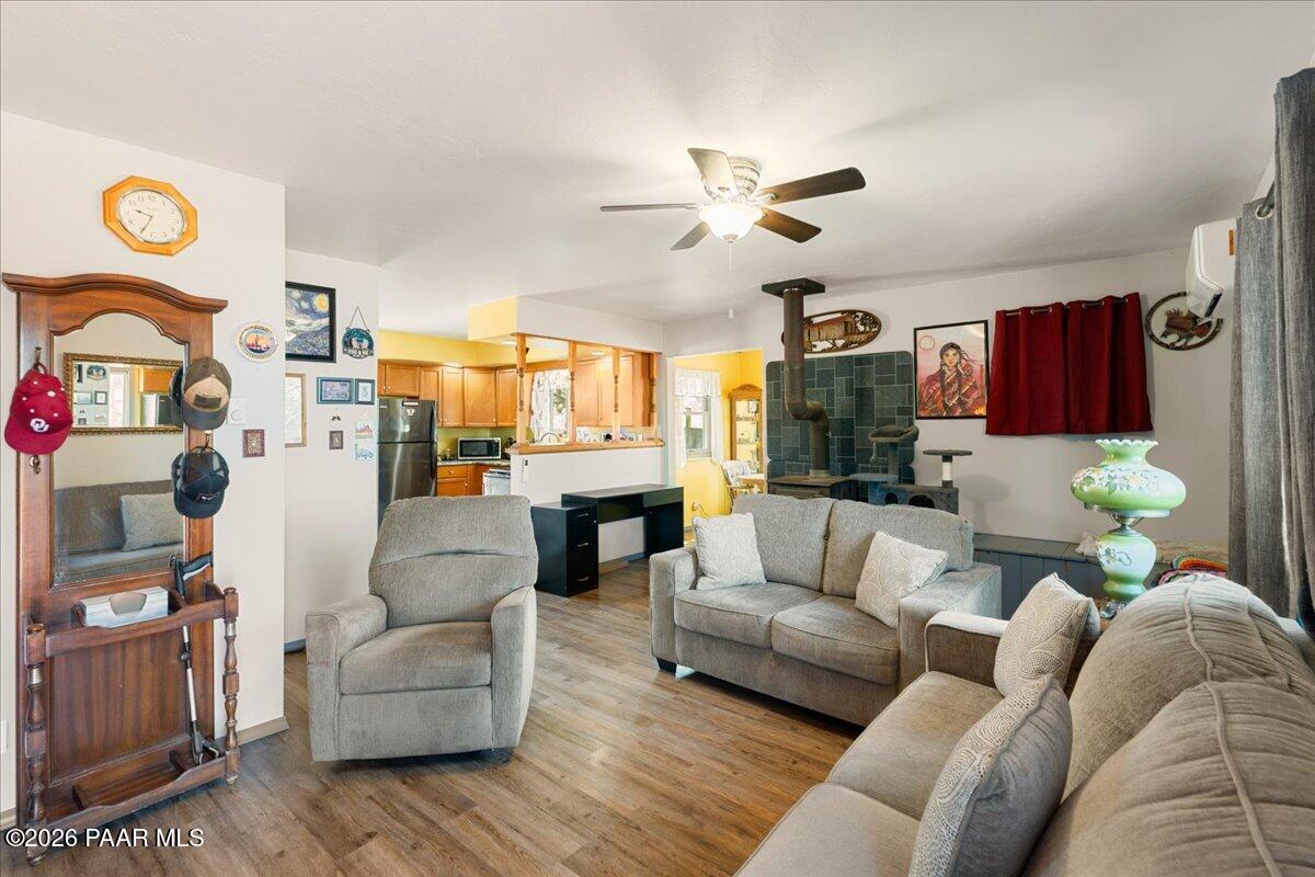 480 East Van Haven Road Paulden, AZ 86334 - Photo 4 of 20 04-Entry to Living Room