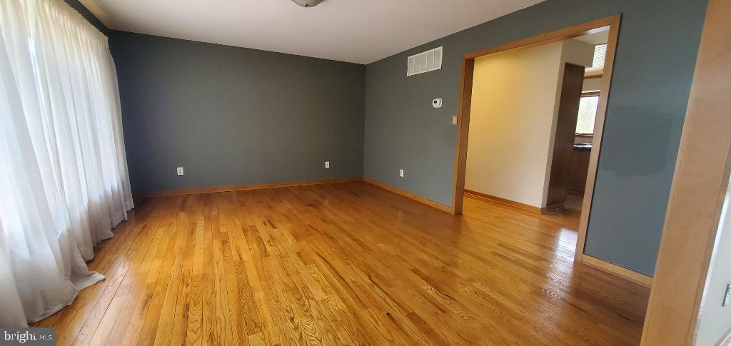 800 Lantern Way Sewell, NJ 08080 - Photo 5 of 36