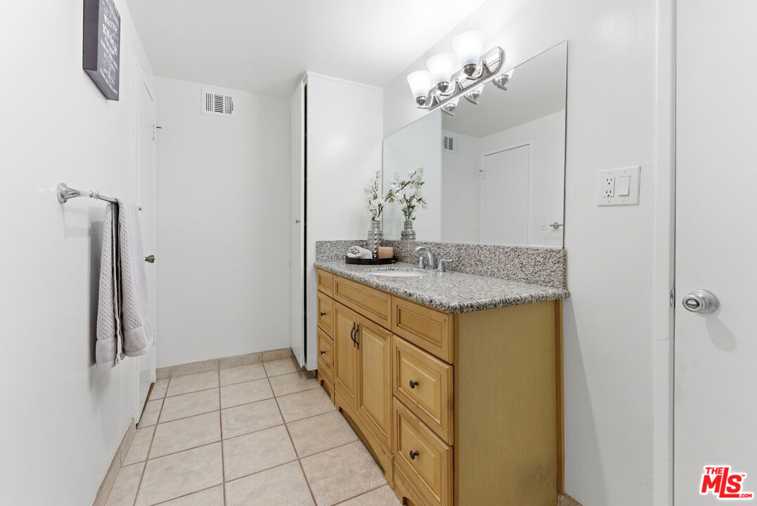 18445 Los Alimos Street Porter Ranch, CA 91326 - Photo 38 of 68