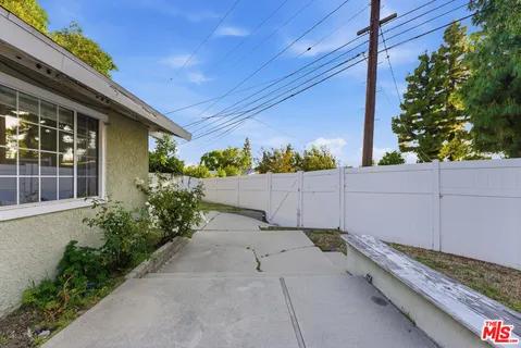 $1,060,000 | 18445 Los Alimos Street, Porter Ranch, CA 91326