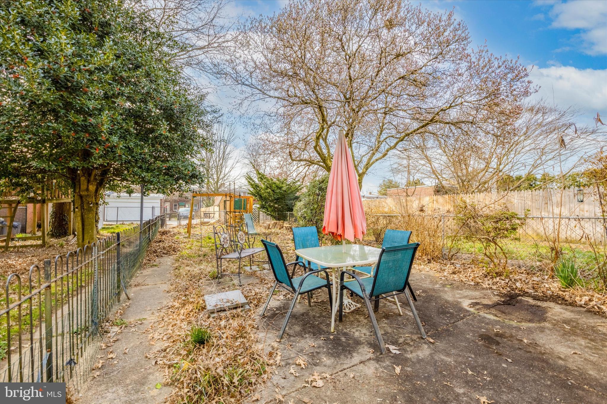 671 Roxborough Avenue Philadelphia, PA 19128 - Photo 12 of 15 Fenced in yard