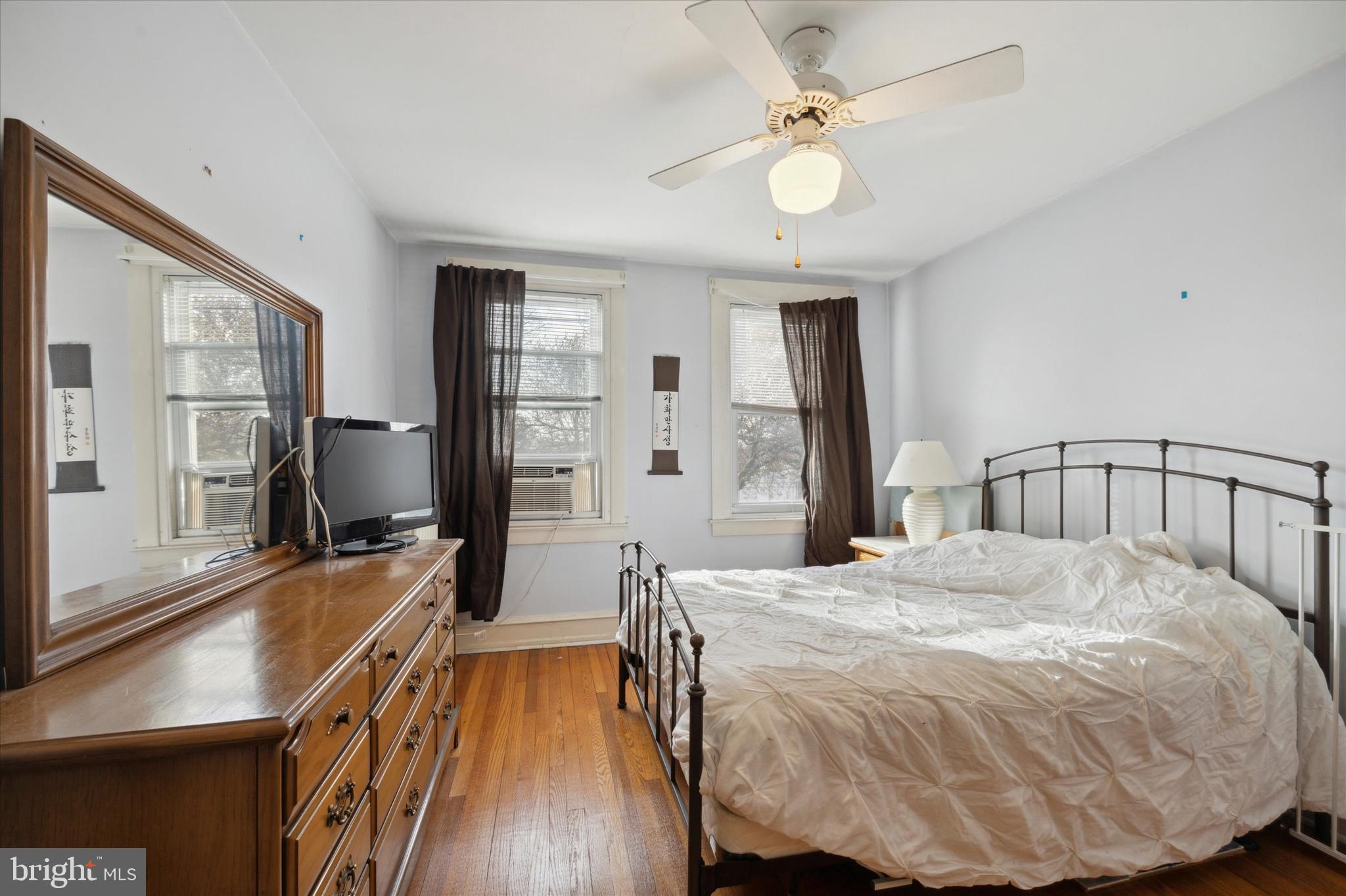 671 Roxborough Avenue Philadelphia, PA 19128 - Photo 9 of 15 Second bedroom