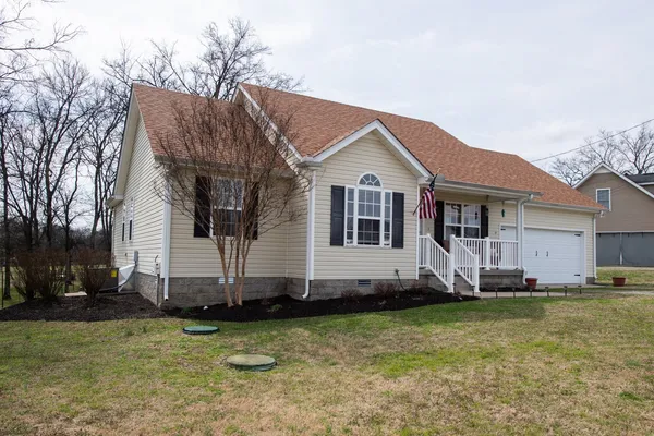 $379,900 | 601 Fall Creek Drive, Murfreesboro, TN 37129