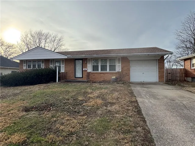 $179,900 | 3620 South Dodgion Avenue, Independence, MO 64055