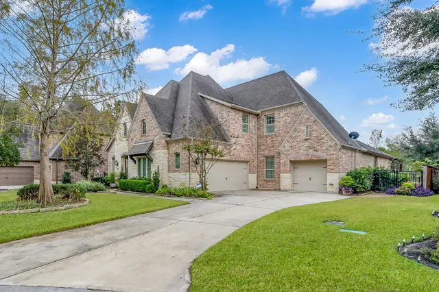 $899,950 | 152 Bushmallow Court, Montgomery, TX 77316