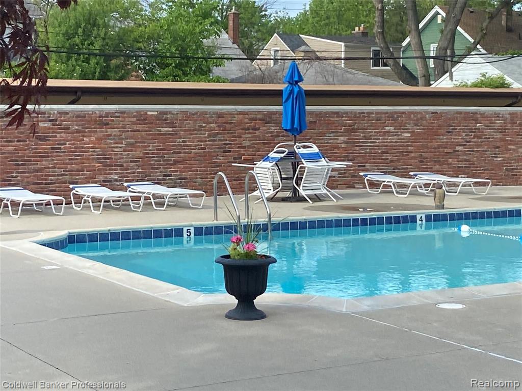 1750 Vernier Road, Unit 25 Grosse Pointe Woods, MI 48236 - Photo 2 of 22