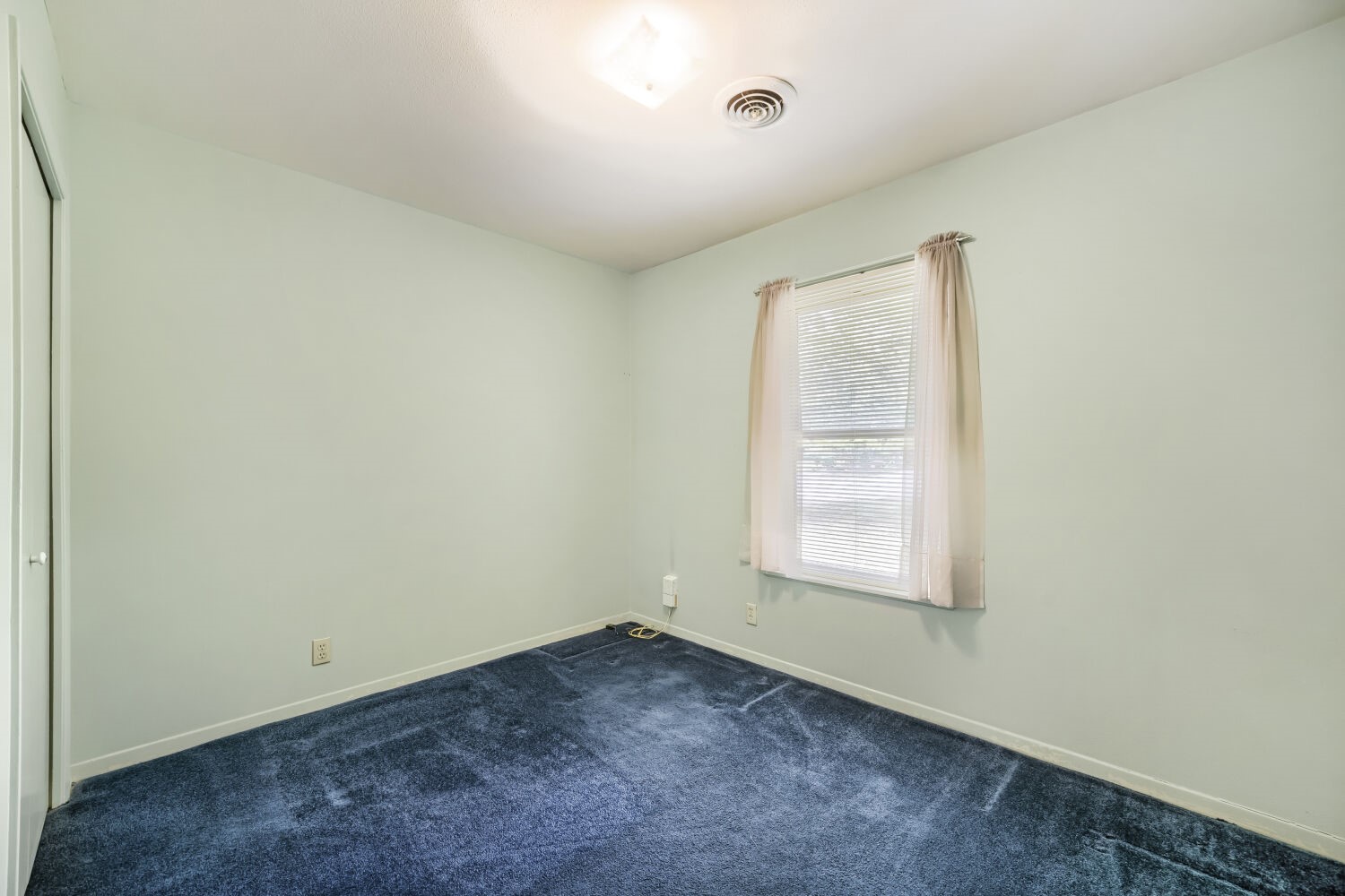 1909 Burbank Street Austin, TX 78757 - Photo 13 of 17 an empty room with a window