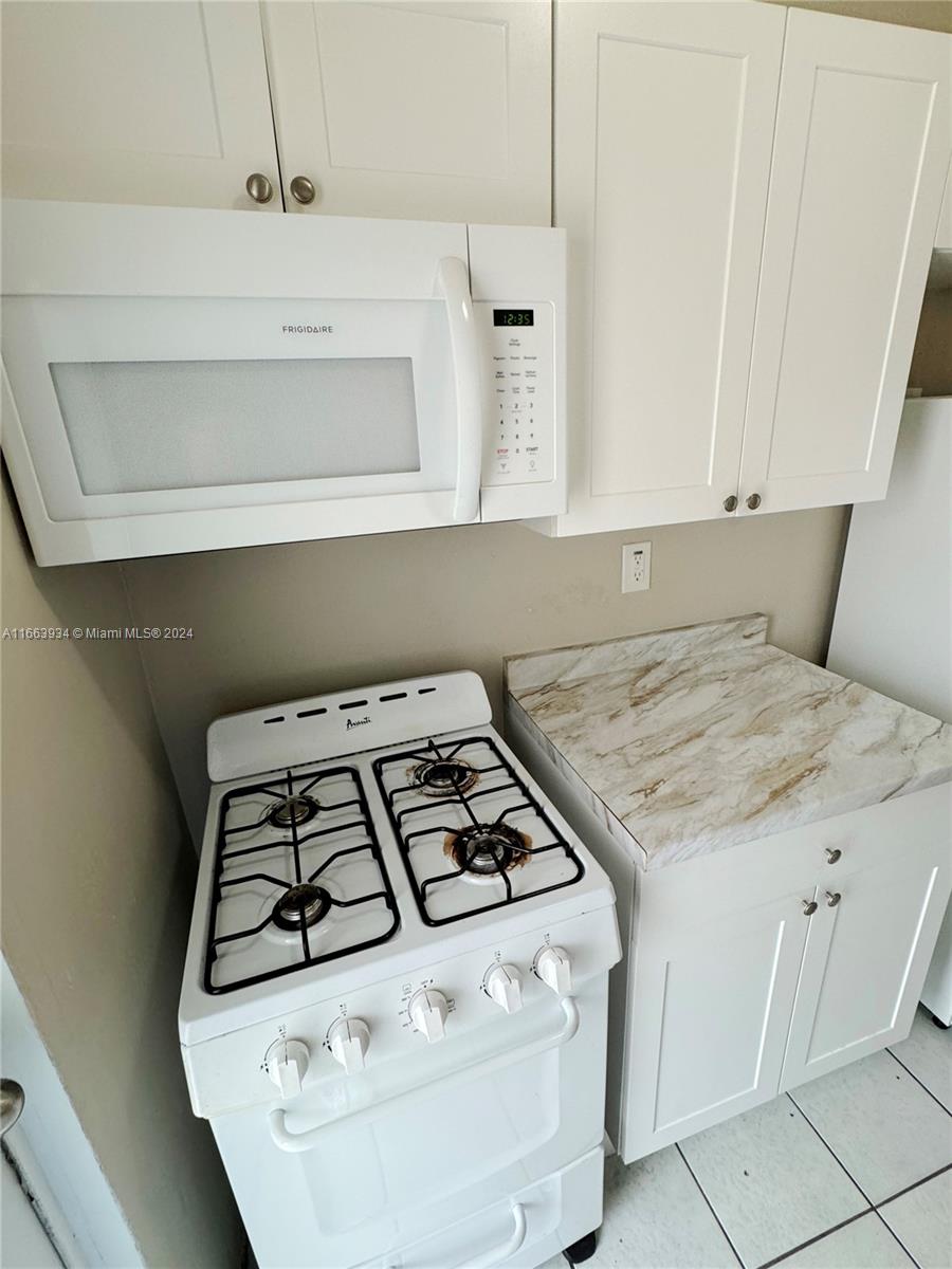 620 76th Street, Unit 7 Miami Beach, FL 33141 - Photo 8 of 17 a utility room with dryer and washer