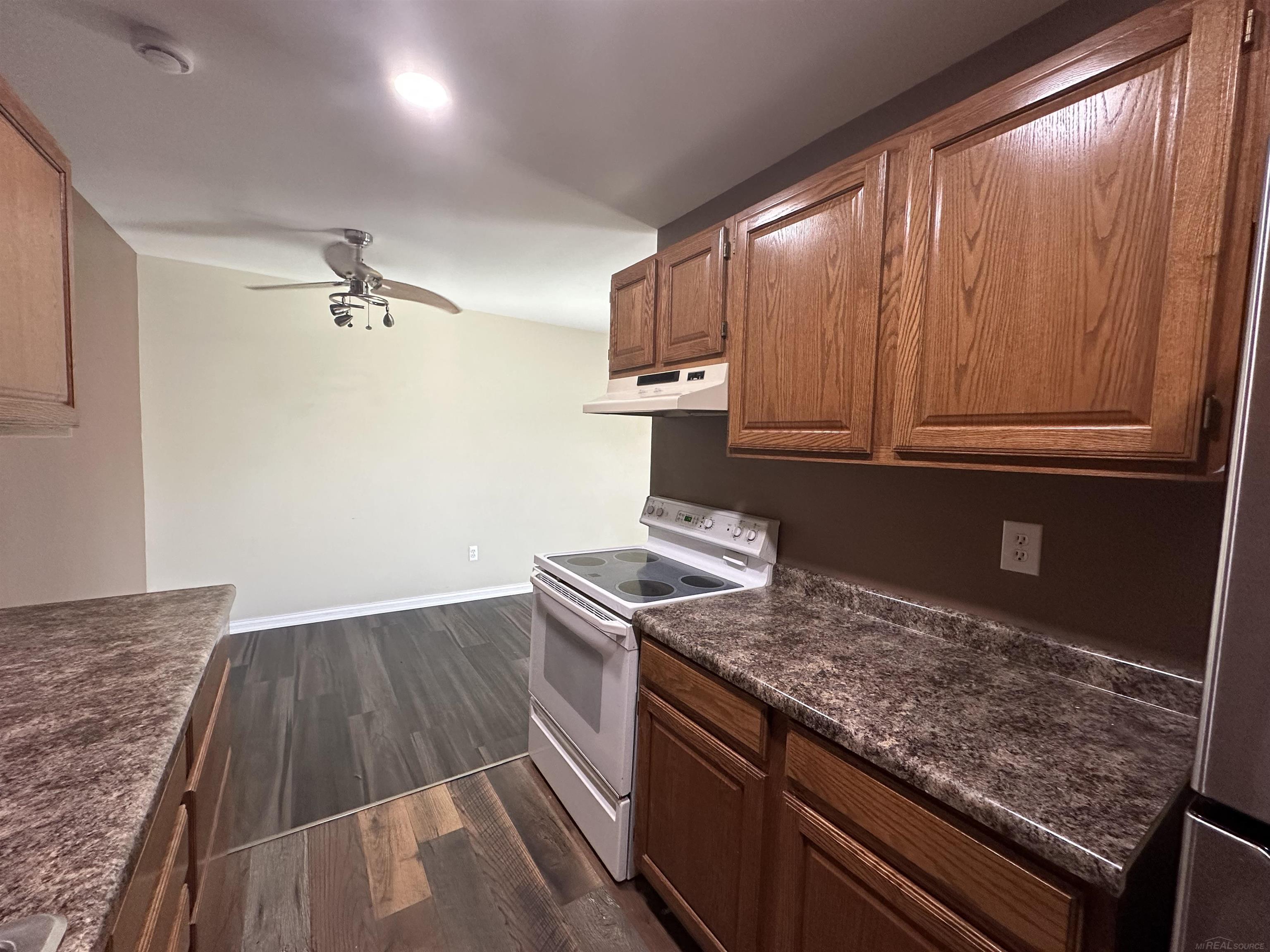 28219 Raleigh Crescent Drive New Baltimore, MI 48051 - Photo 14 of 35